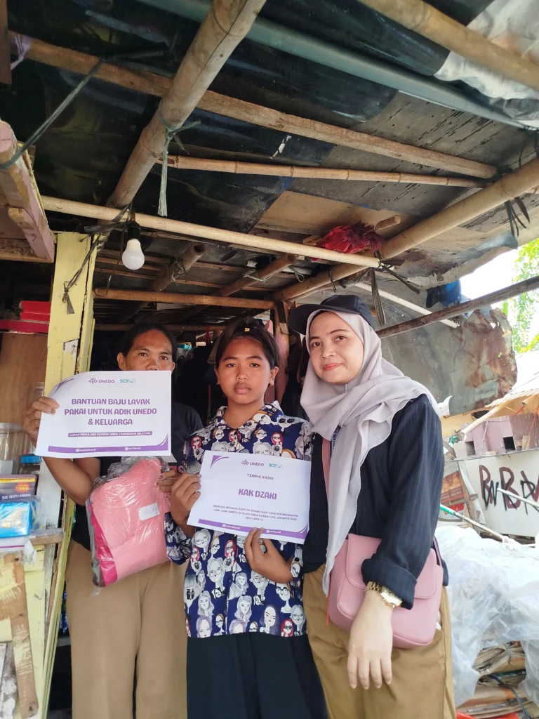 Bantuan Pakaian Layak Pakai di Lapak Pemulung Pondok Aren